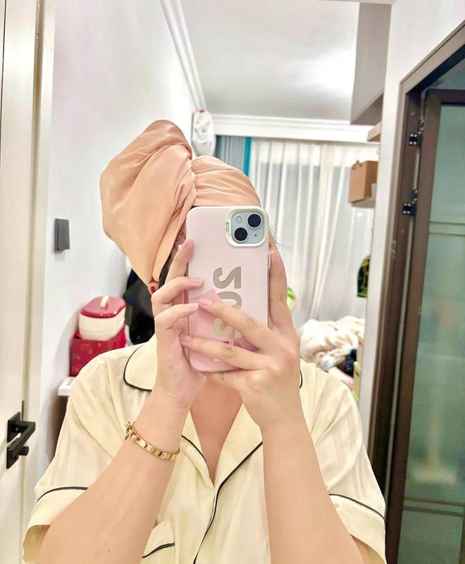 好？10分钟轻松养成女明星「绸缎发」开元ky棋牌洗完头自然风干还是吹干(图20)